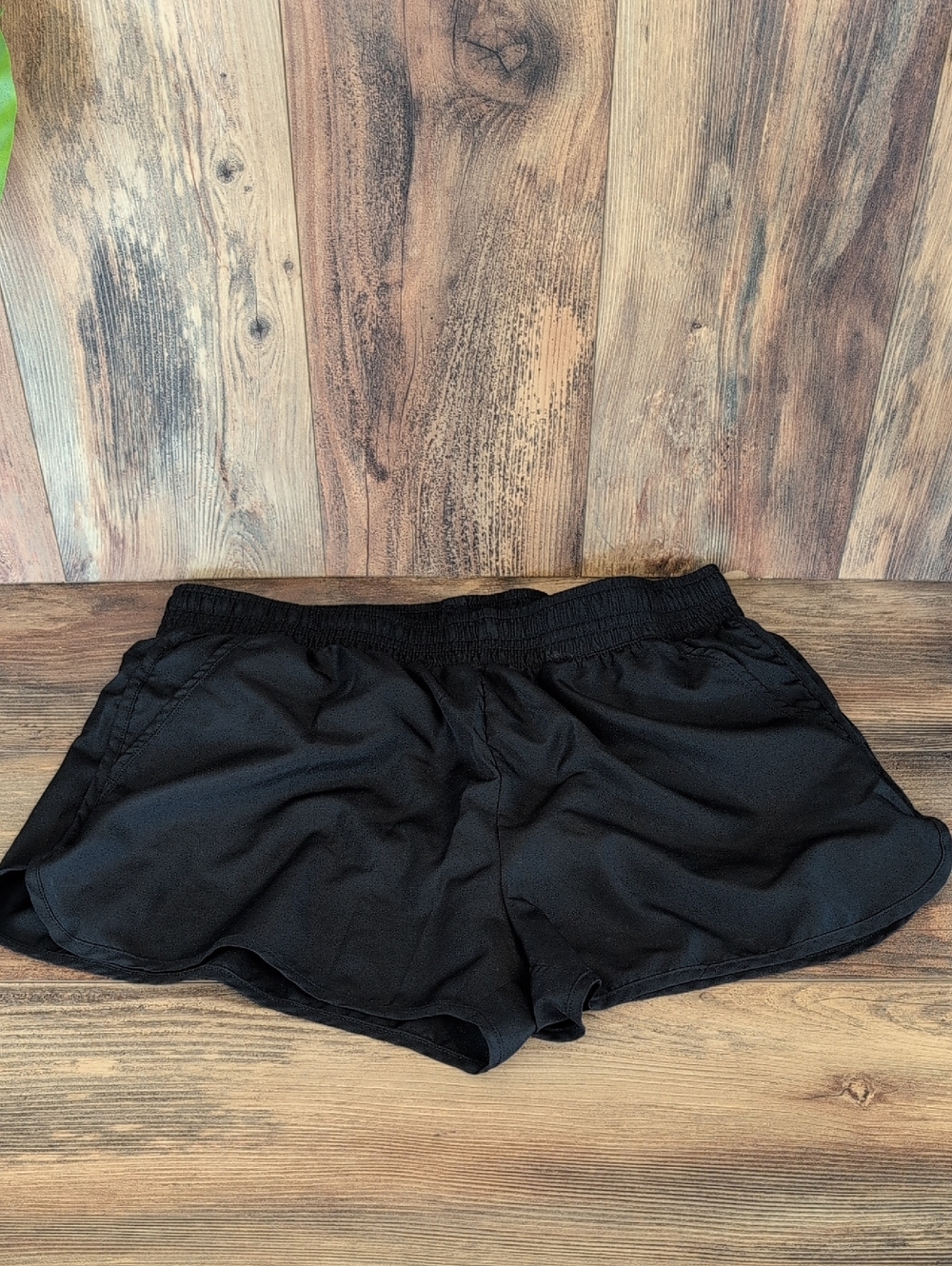 Athletic Works Black Women's Pull On Stretch Waist Athletic Shorts L F261
